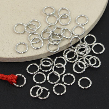 Łącznik metalowe kółko srebrne fakturowane 8mm