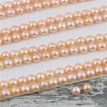 Perła różowa do połowy wiercona 4-4,5mm [para]