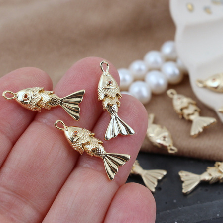 Zawieszka ryba z cyrkonią mosiądz złocony 22x7mm