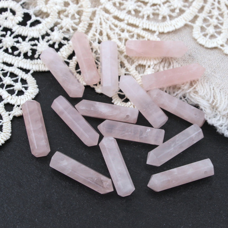 Kwarc różowy zawieszka grot 24x6mm