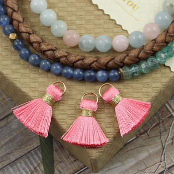 Chwost wiskozowy różowy z ogniwem 20x6mm