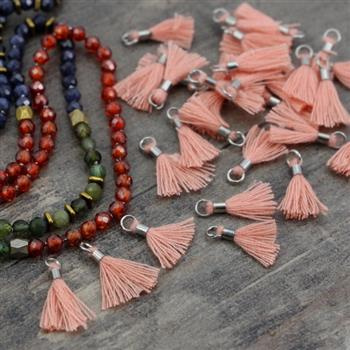 Mini chwost ze srebrnym ogniwem i tulejką łososiowy 12x2mm [4szt]