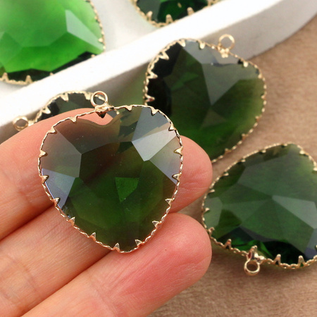 Zawieszka w złotej oprawie serce oliwkowe 30x28mm