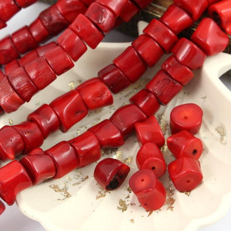 Koral czerwony nieregularny wałek 