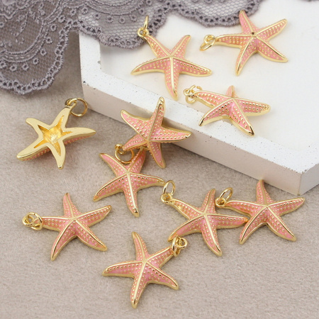 Zawieszka rozgwiazda mosiądz złocony emaliowana różowa 18mm