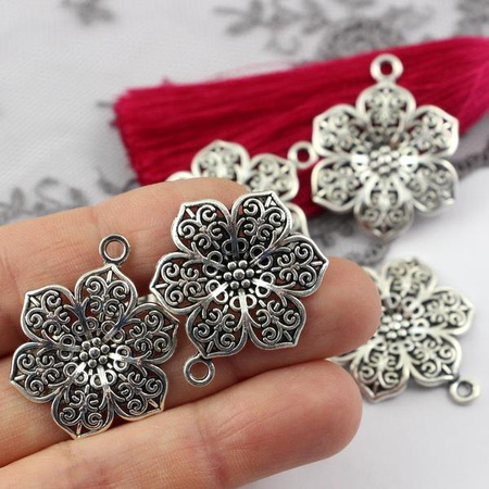 Zawieszka metalowa ażurowy kwiatek srebrny 31x26mm