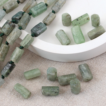 Kyanit zielony wałek mat 12x7mm