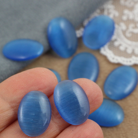 Kaboszon kocie oko owal niebieski 18x13mm