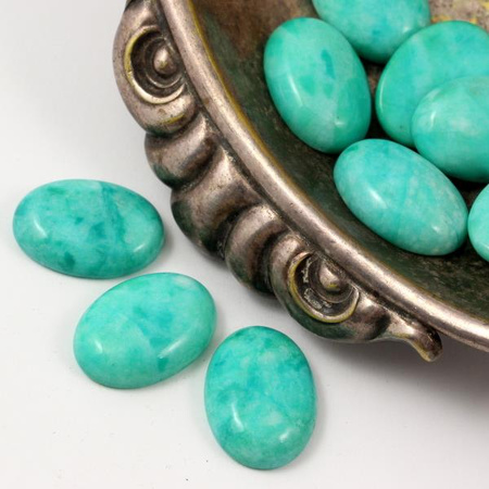 Kaboszon jadeit owal miętowy 25x18mm