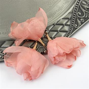 Szyfonowy kwiatek w tulejce brzoskwiniowy 80mm