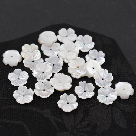 Muszla perłowa kwiatek 10mm