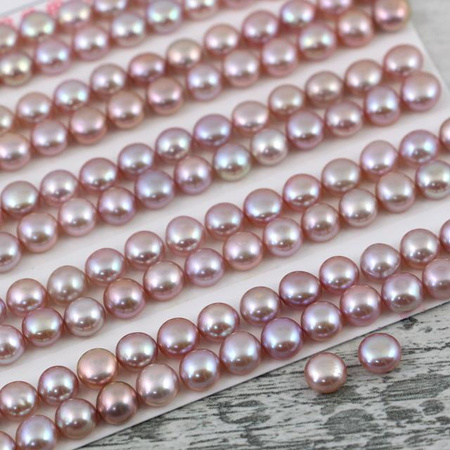 Perła różowa do połowy wiercona 5-5,5mm [para]