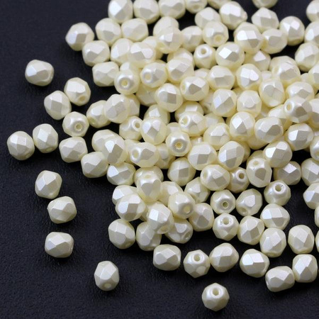 Fire Polish 4mm Alabaster Pastel Lt.Cream [20szt]