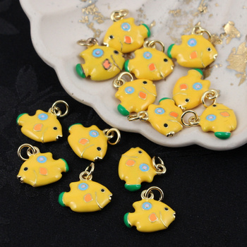 Zawieszka ryba mosiądz złocony emalia żółta 14x12mm