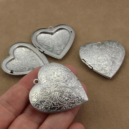 Sekretnik serce otwierany stal szlachetna 42x40mm