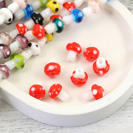 Koralik szklany czerwony grzybek muchomor 16x10mm