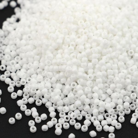 Toho Round 11/0 Matte-Color Opaque-Rainbow White [10g]