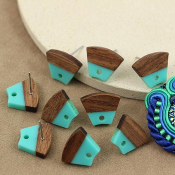 Bigle ozdobne z drewna orzechowego i z żywicy turkusowe 15x12mm [para]