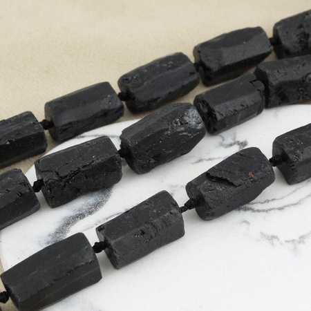 Turmalin czarny surowy wałek 16x12mm
