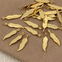 Zawieszka piórko stal szlachetna pozłacana PVD 21x5mm