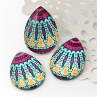 Kaboszon szklany z grafiką mozaika łezka 25x18mm