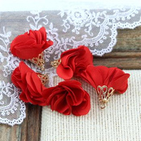 Ozdobny kwiatek w ażurowej tulejce czerwony 25mm