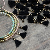 Mini chwost ze złotym ogniwem i tulejką czarny 12x2mm [4szt]