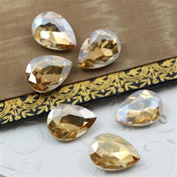 Kaboszon szklany łezka fasetowana golden shadow 18x13mm