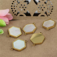 Łącznik sześciokąt z masą perłową stal szlachetna pozłacana PVD 16x12mm