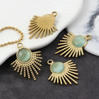 Zawieszka stal szlachetna pozłacana słońce z kocim okiem zielonym 26x20mm