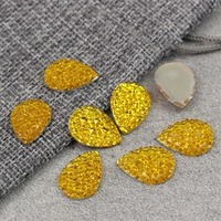 Kaboszon z żywicy druza łezka złota 18x13mm