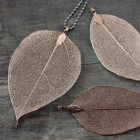 Zawieszka liść ażurowy różowy złoty