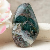 Kaboszon opal zielony 39x24x6mm