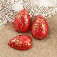 Kaboszon z żywicy czerwony w kwiaty łezka 25x18mm