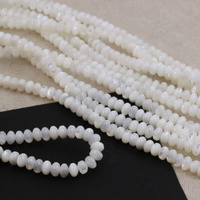 Muszla biała oponka 6x4mm [sznur 39cm]