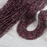 Granat purpurowy kula fasetowana 2mm [sznur 39cm]