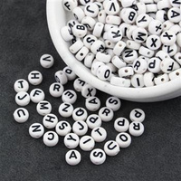 Akrylowe literki/litera białe-czarne 7mm [350szt]