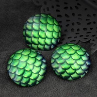 Kaboszon szklany z grafiką łuska węża moneta 25mm