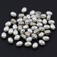 Kaboszon w oprawie owal perłowy 8x6mm
