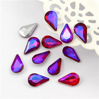 Kaboszon szklany łezka fasetowana fuchsia 13x8mm