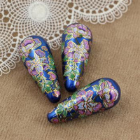 Kropla z żywicy niebieska w kwiaty 32x13mm