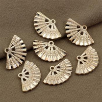 Zawieszka złota wachlarz 24x15mm