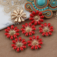 Element ozdobny kwiatek emaliowany czerwony 18mm