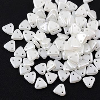 Triangle 6mm Pearl Coat Snow [40szt]