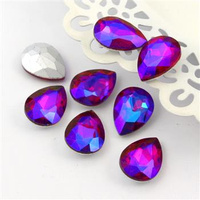 Kaboszon szklany łezka fasetowana fuchsia 18x13mm