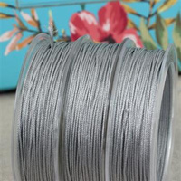 Sznurek metalizowany nylonowy srebrny 0,8mm [1 metr]