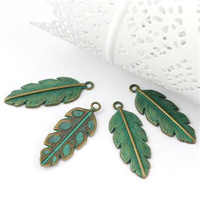 Metalowa zawieszka piórko mosiądz patynowany 45x16mm