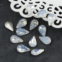 Kaboszon szklany łezka fasetowana opal white 13x8mm