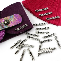 Zawieszka aplikacja napis Handmade 17x3mm [10szt]
