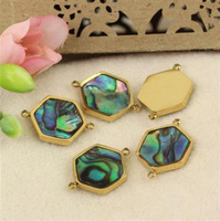 Łącznik sześciokąt z muszlą paua stal szlachetna pozłacana PVD 16x11mm